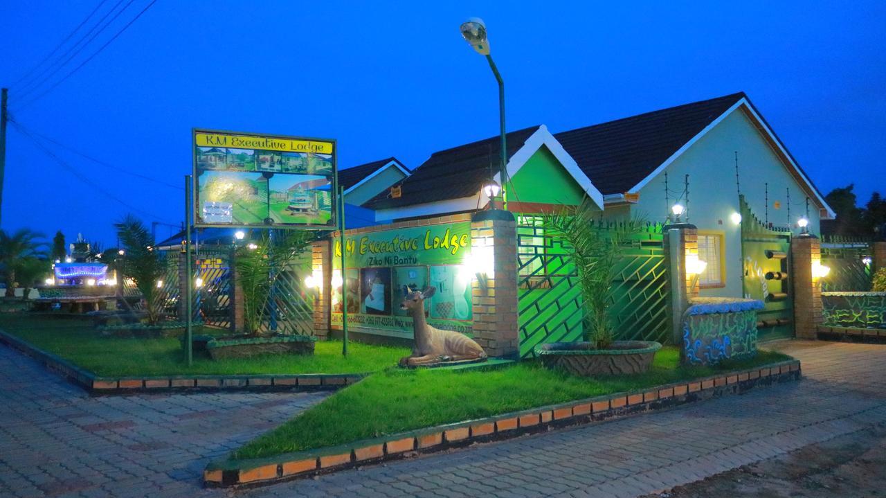 Km Executive Lodge Livingstone Exterior foto