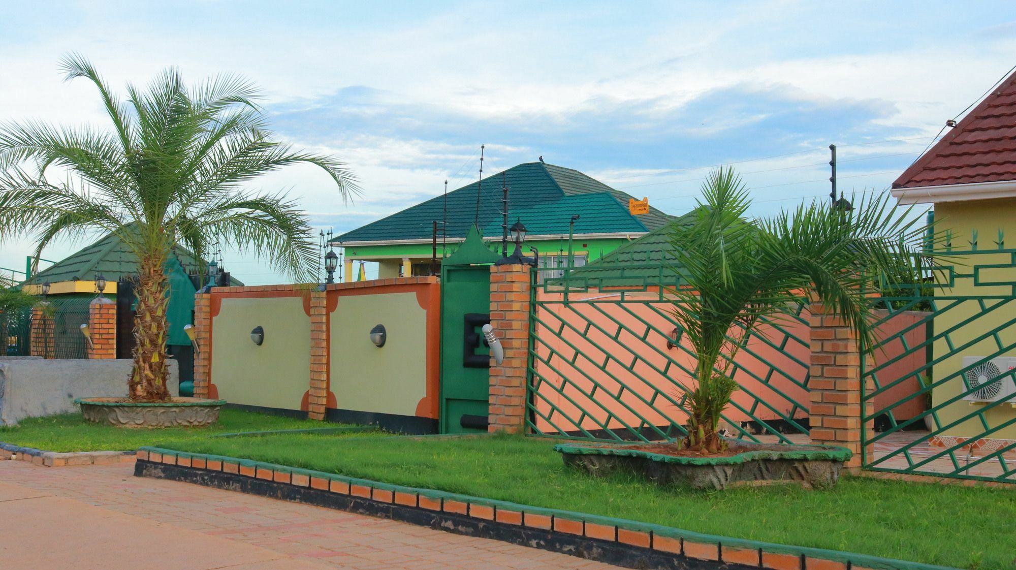 Km Executive Lodge Livingstone Exterior foto